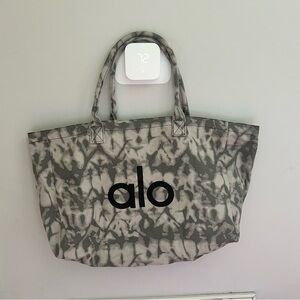 Alo tote bag
